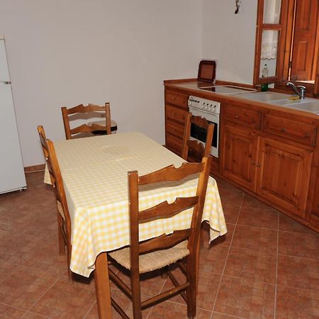 Villa Zeus Sými Bilik gambar