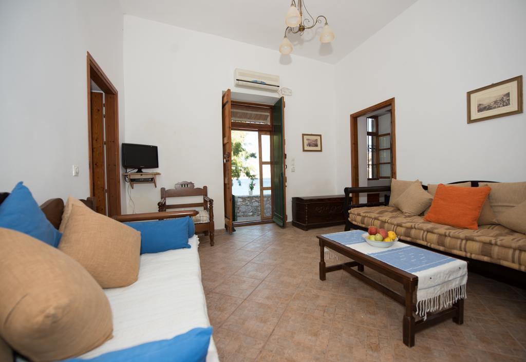 Villa Zeus Sými Luaran gambar